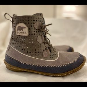 Sorel Moccasin Booties-size 10